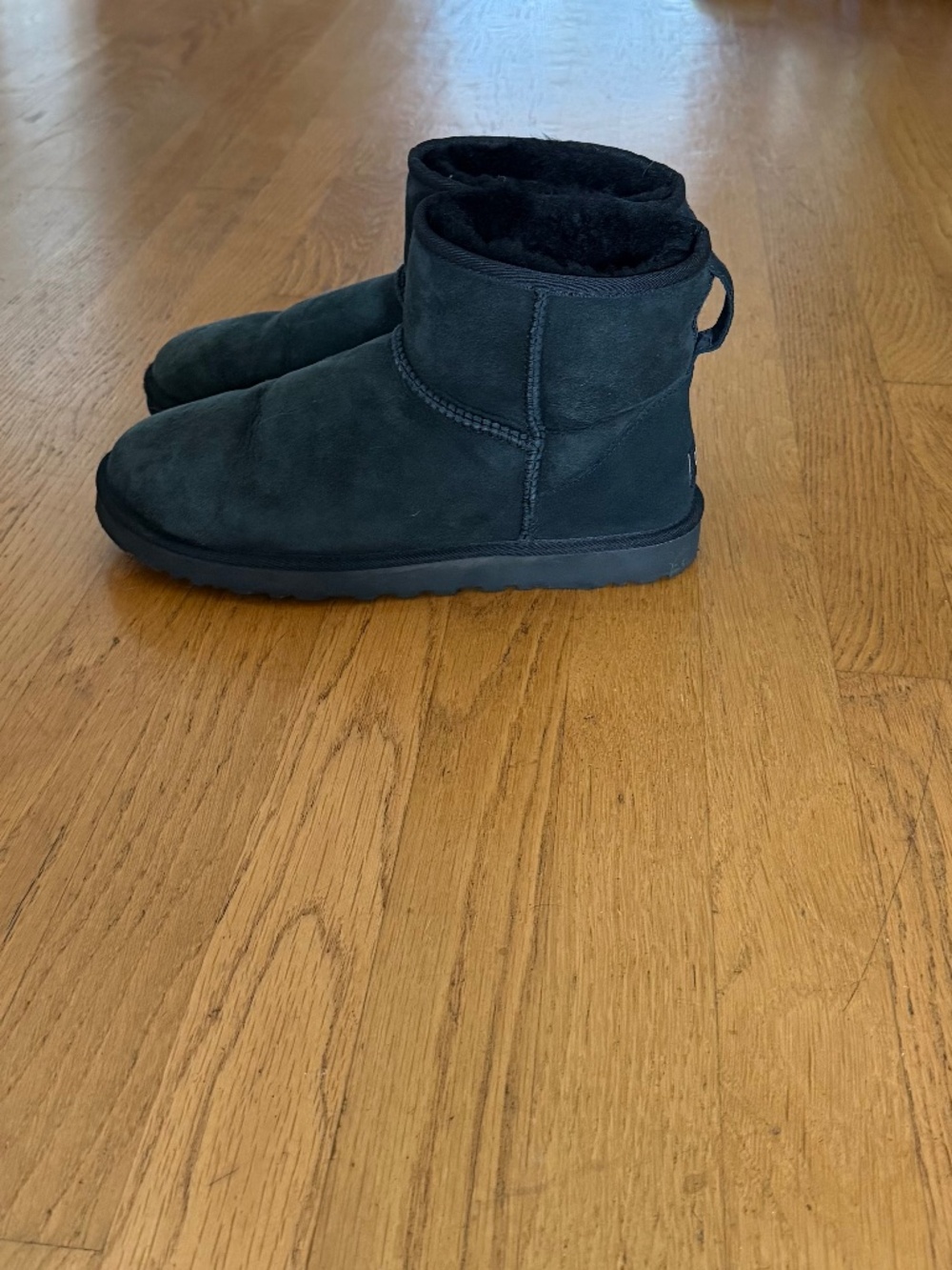 Menโs UGG Classic Mini Boots II